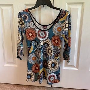 Salaam 3/4 length patterned top